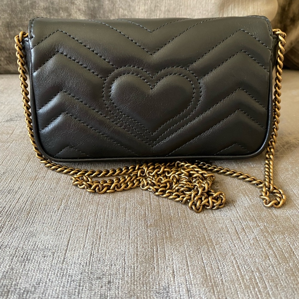 ✨IMMACULATE PRISTINE ✨ 💯% AUTHENTIC GG Marmont matelassé leather super mini bag - Picture 2 of 7